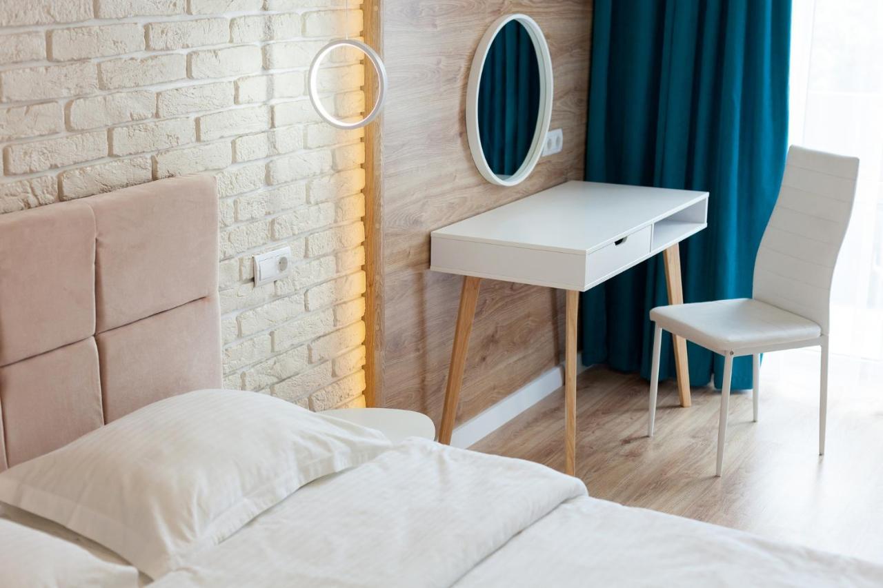 Leogrand Three Bedrooms Vip Apartments On Kniazia Romana 12 Lviv Eksteriør billede
