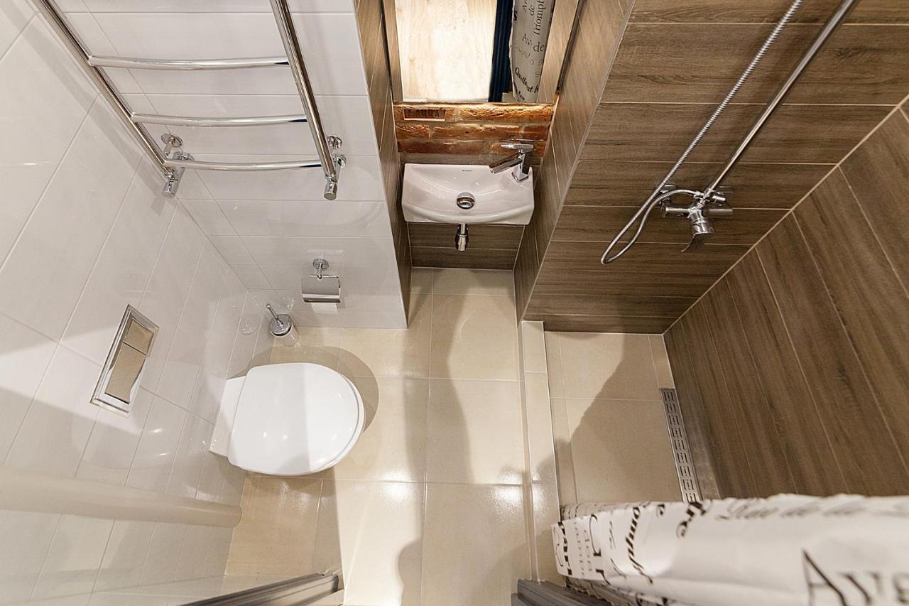 Leogrand Three Bedrooms Vip Apartments On Kniazia Romana 12 Lviv Eksteriør billede