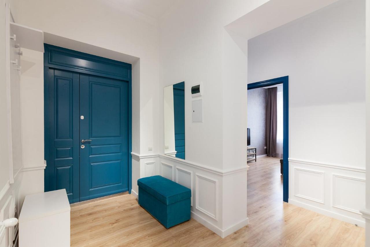 Leogrand Three Bedrooms Vip Apartments On Kniazia Romana 12 Lviv Eksteriør billede