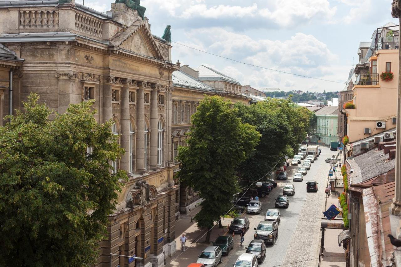 Leogrand Three Bedrooms Vip Apartments On Kniazia Romana 12 Lviv Eksteriør billede