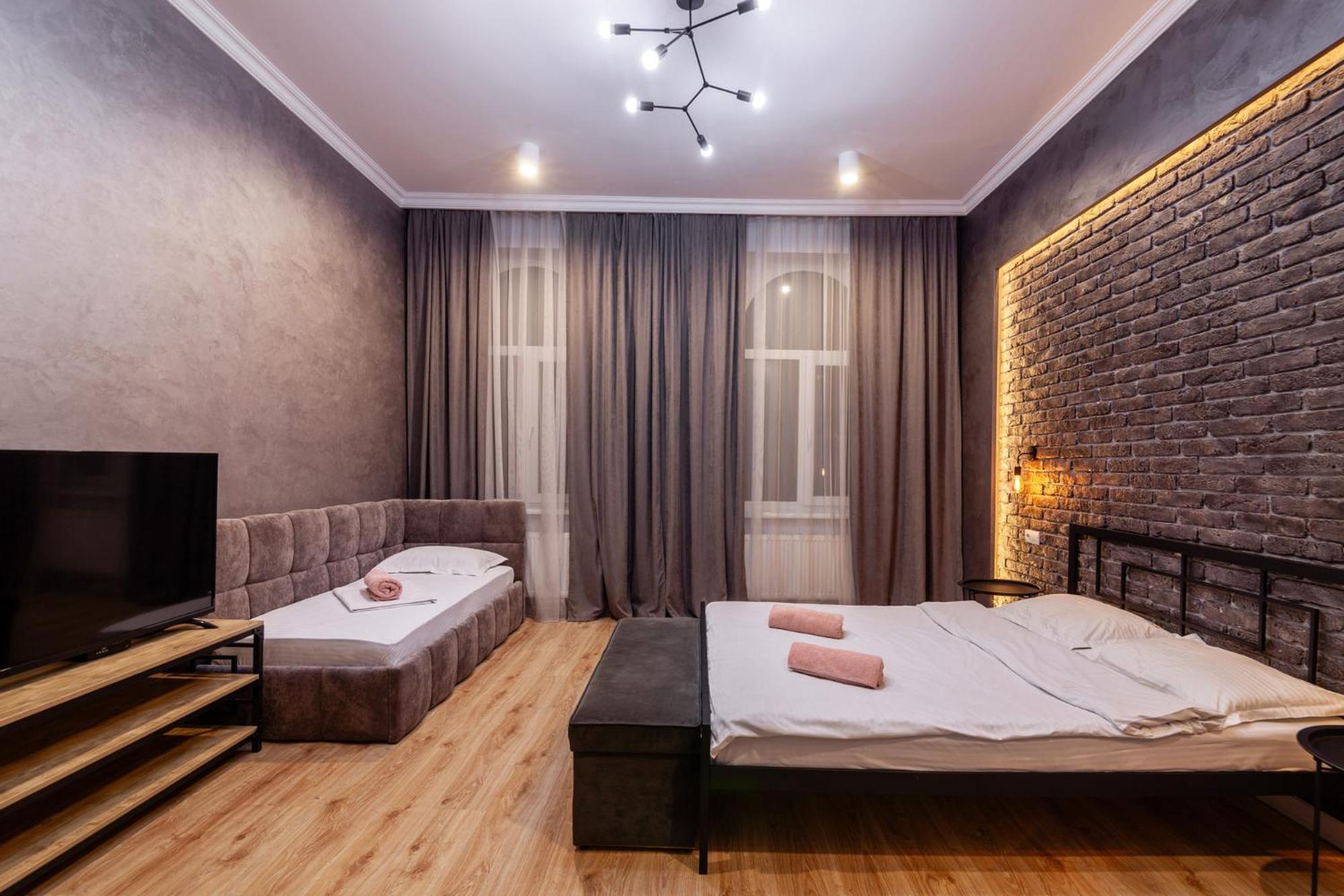 Leogrand Three Bedrooms Vip Apartments On Kniazia Romana 12 Lviv Eksteriør billede