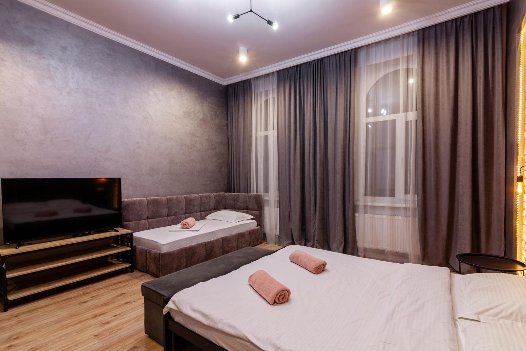 Leogrand Three Bedrooms Vip Apartments On Kniazia Romana 12 Lviv Eksteriør billede